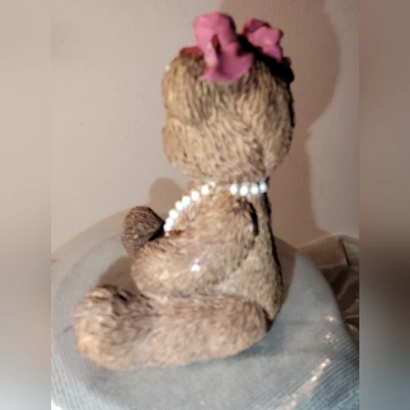 1995 BC Bronson Collectibles| Glamour Bear wearing pearls, pink bow, and purse. - Picture 3 of 6